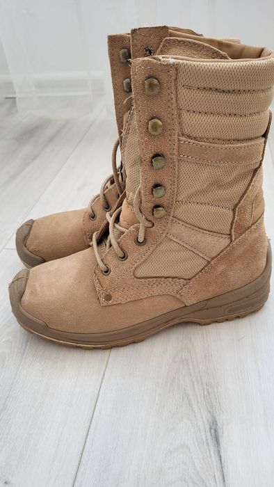 Берцы рыжие и черные