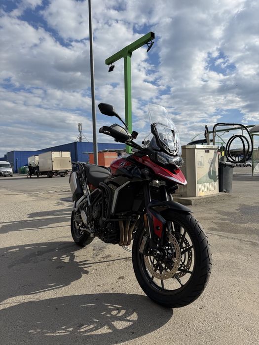 Motocicleta Triumph Tiger 900 GT PRO 2024.