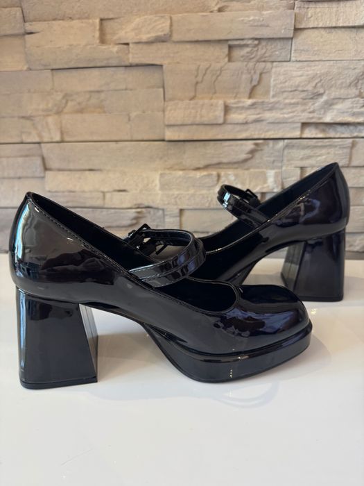 Обувки елегантни черен лак