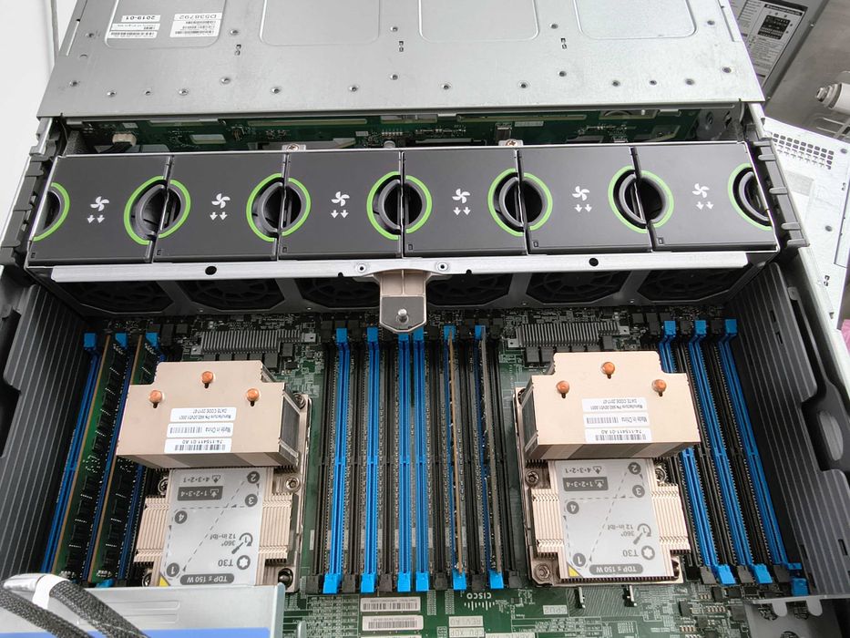 Сървър Cisco UCS C240 M5 12*LFF 2*Gold 6138 RAID12G