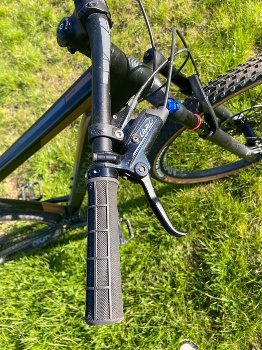 Vând Bicicleta Boardman MHT 8.9