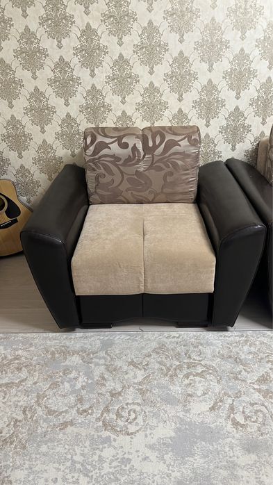 Продам диван+ два кресла