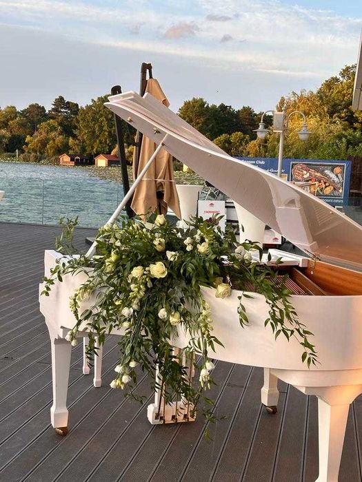 Aranjamente florale cu flori naturale, foto corner, arcade baloane