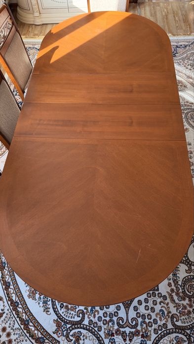 Стол, орындықтар сатылады!