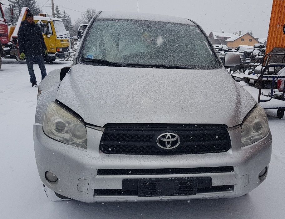 Тойота Рав4 на части