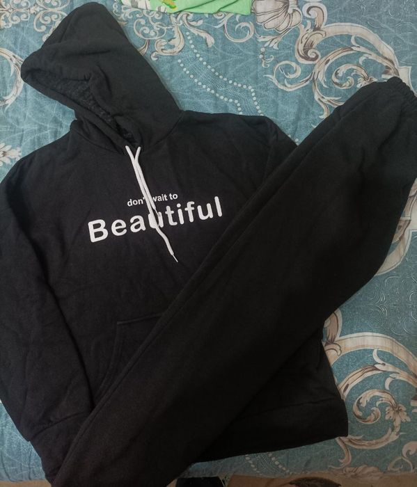 Ветровки и тёплые костюмы 46-48 размер в хорошем состоянии.Цена одного