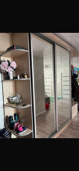 Продам шкаф для прихожей.