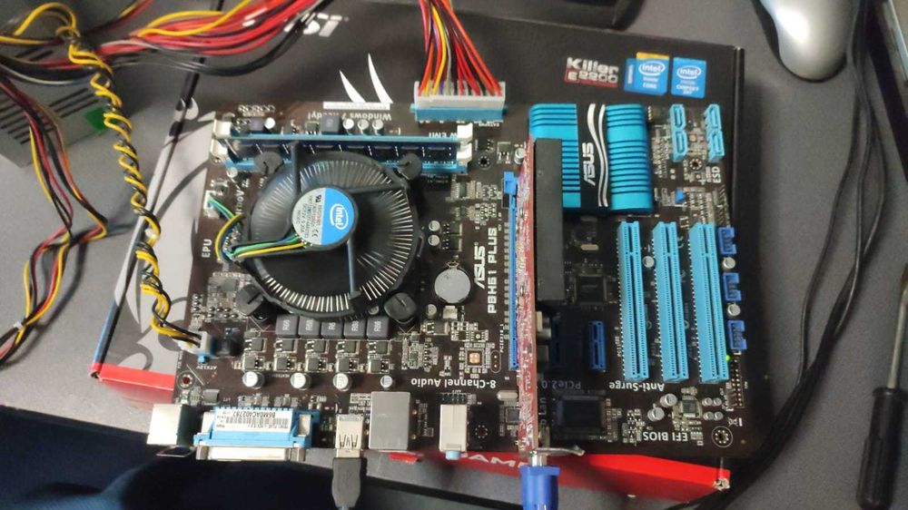 Vând kit (placă de bază ASUS P8H61 PLUS, CPU G850, cooler) second hand