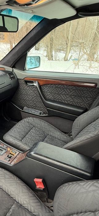 сиденья,дверные карты передние w202