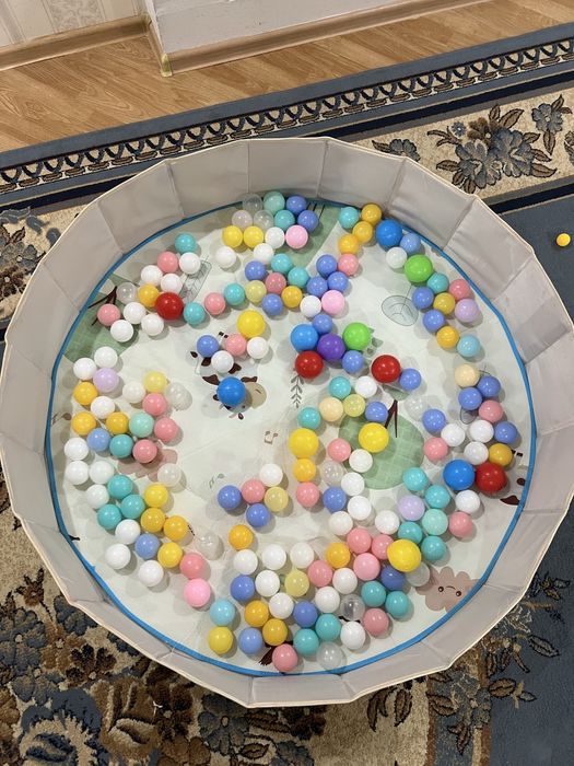 Бассейн с ковриком и шарами