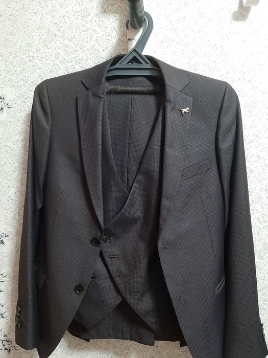 Брючный костюм тройка.