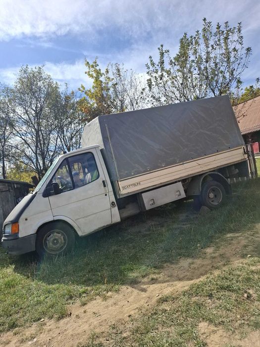 Mașina , camioneta