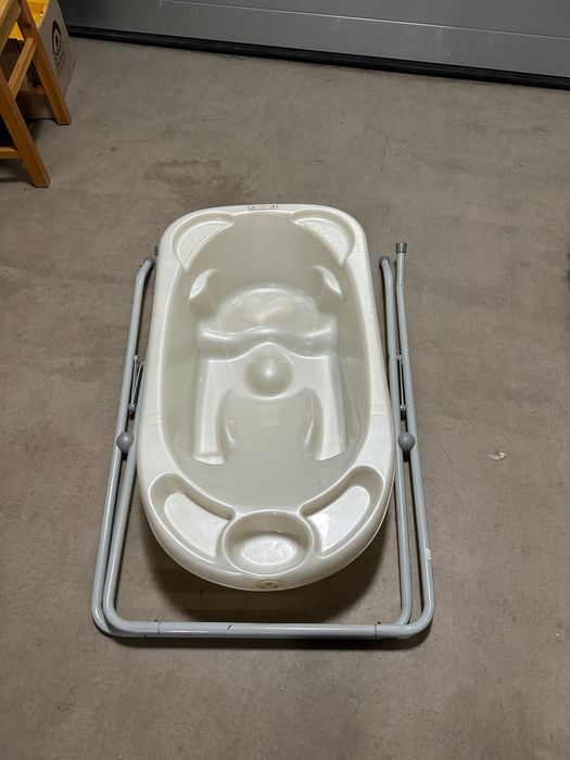 Бебешки Леген за Къпане със стойка