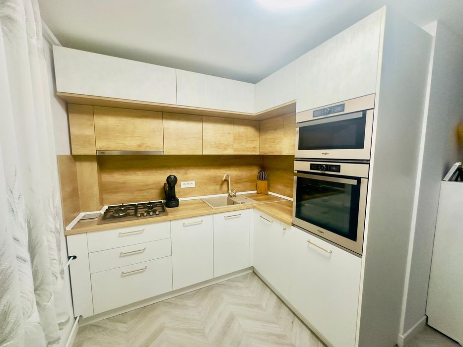 De vanzare apartament 3 camere