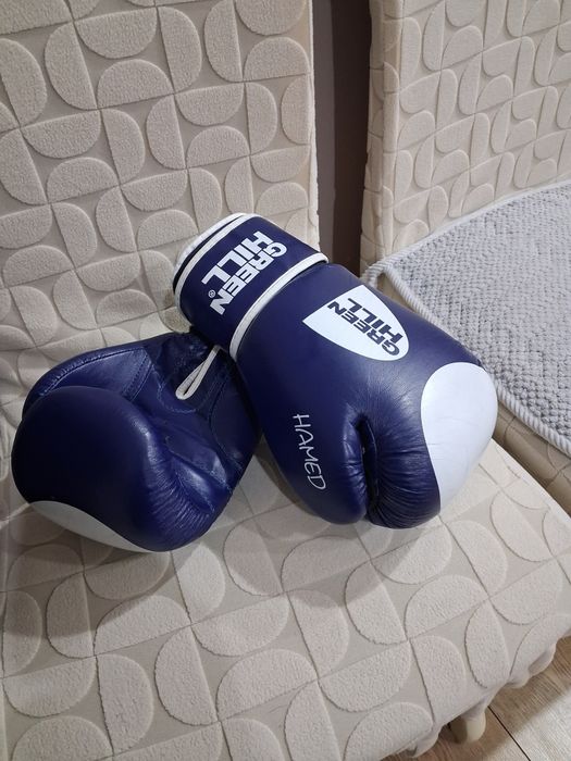 Продам боксерски перчатки 10 размер для юноши