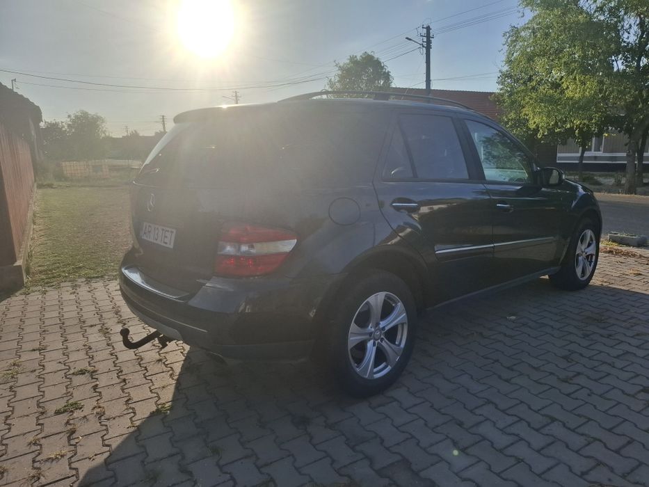 Vând Mercedes Ml înmatriculat acte la zi