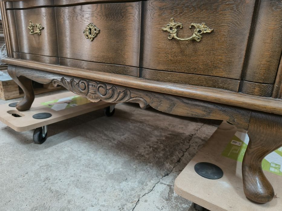 Дъбово писалище с месингови дръжки