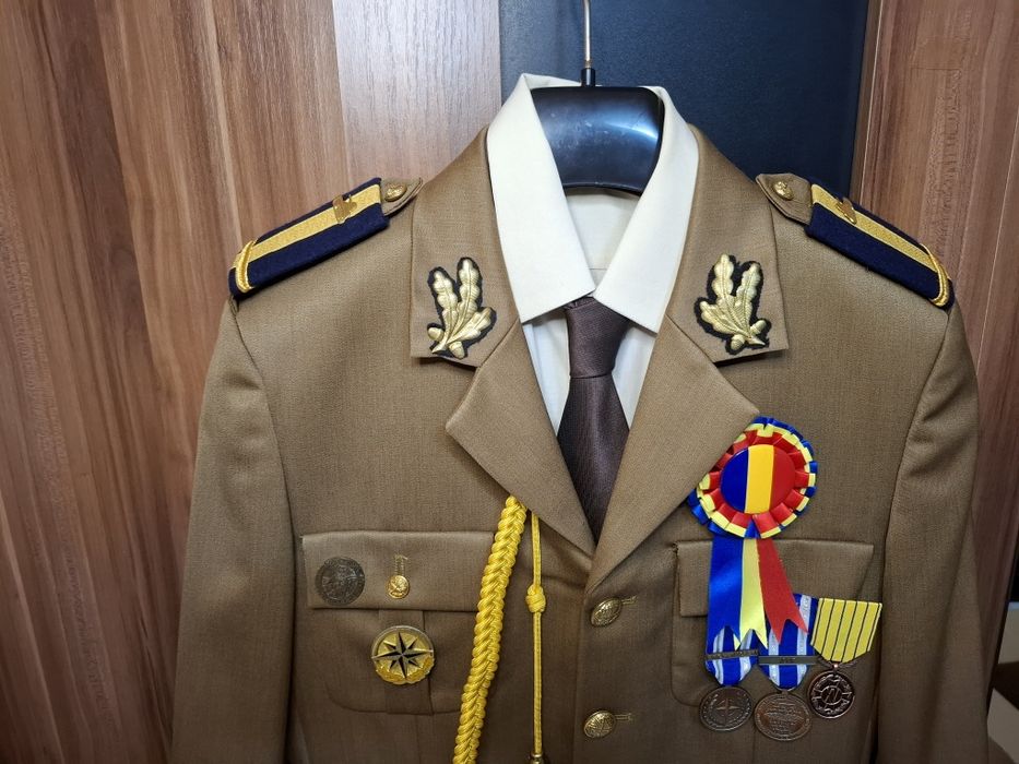 Costume militare Excepționale