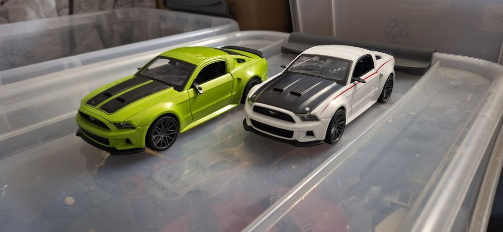 Метални колички 1:24