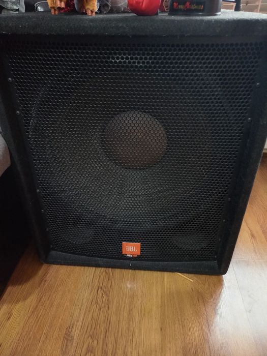 Продавам активен субуфер