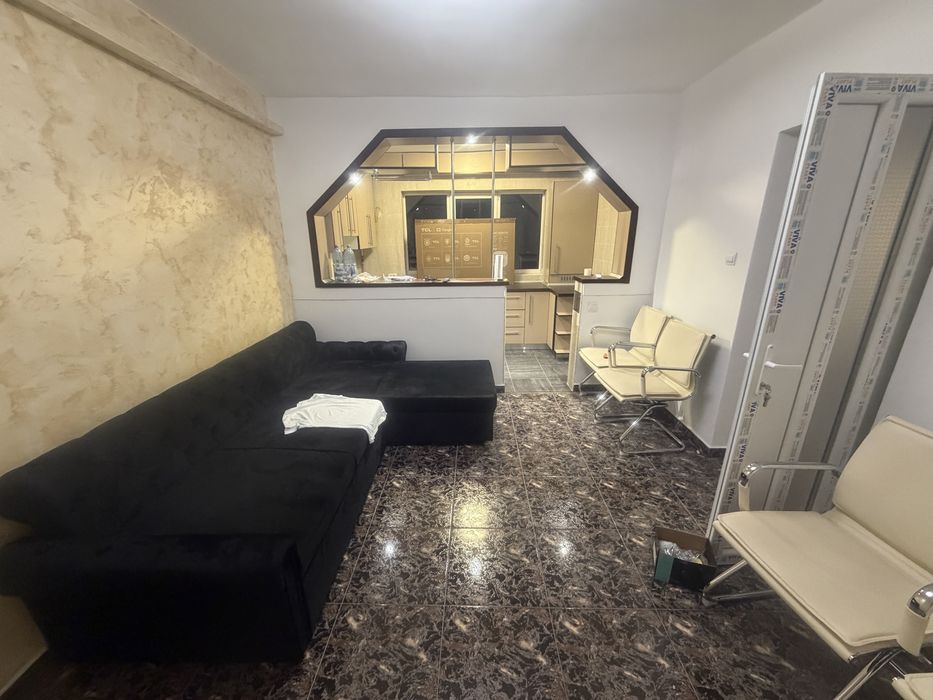 Apartament 2 camere de vanzare .Targoviste str Laminorului blocul cu politia
