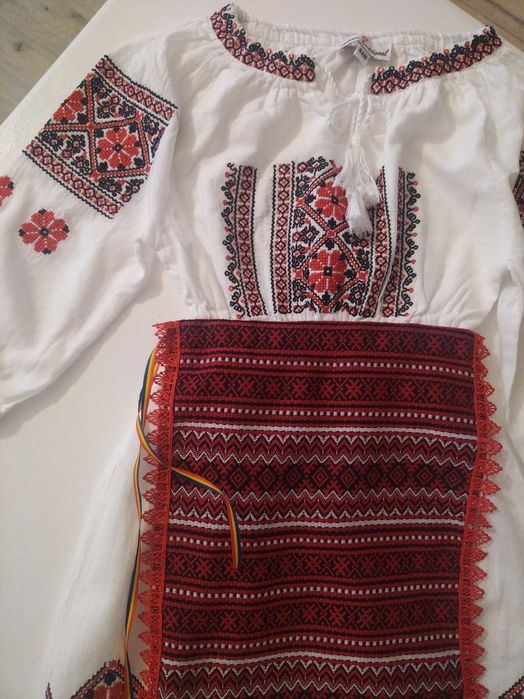 Costum tradițional pentru fete de 4 ani