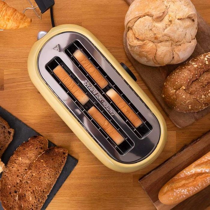 Тостер Cecotec ClassicToast Digital 15000 Yellow Extra Double, 1500 W, Капацитет за 4 филийки хляб, 2 екстра широки дълги отделения, LED светлина