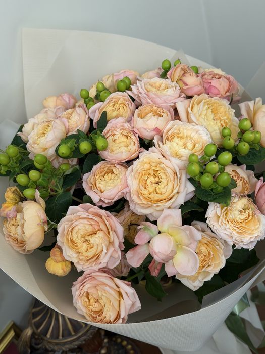 Букет цветов из пионовидных спрей роз сорта Джульет