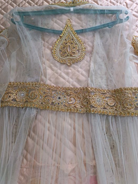 тойға арналған сәнді көйлектер бір рет колданлған