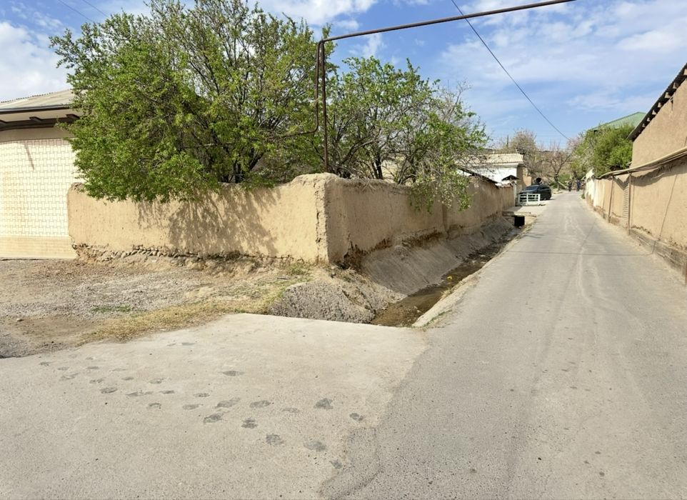 Туракургон центрида ховли сотилади