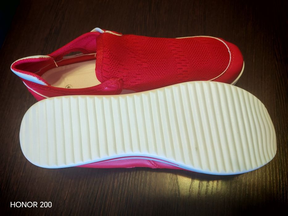 Продам кроссовки