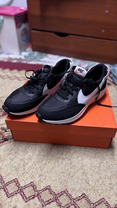 Продам новые Nike waffle
