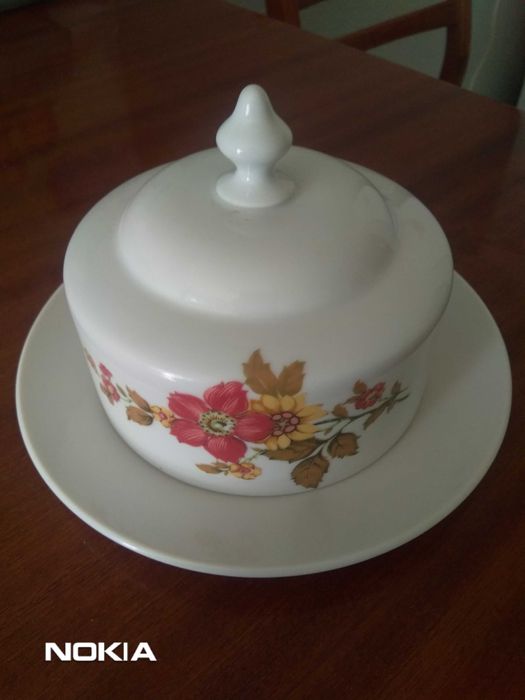 Продам маслёнку и конфетницы  Чехословакия