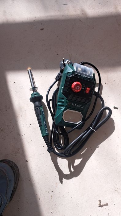 Продава се поялник