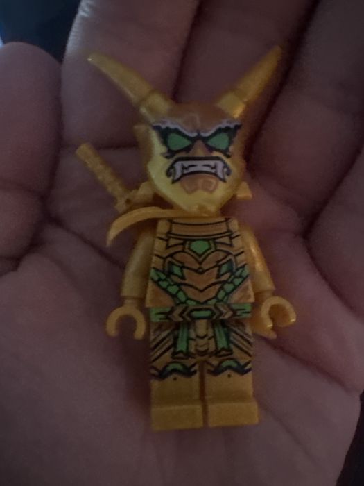 Minifigurina lloyd