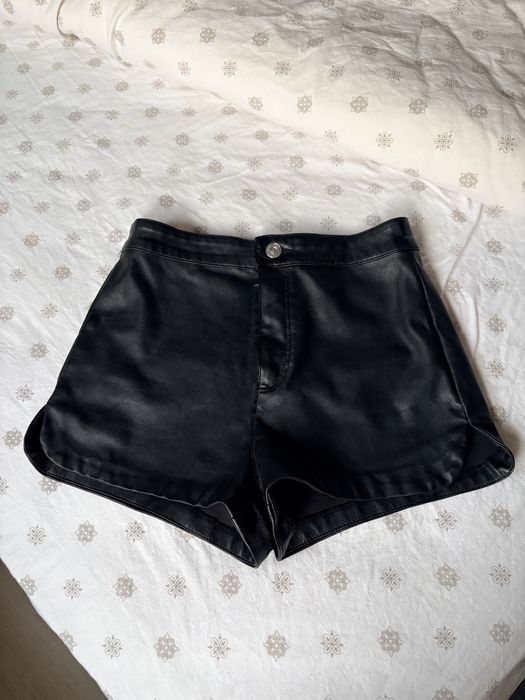 Къси кожени панталонки
