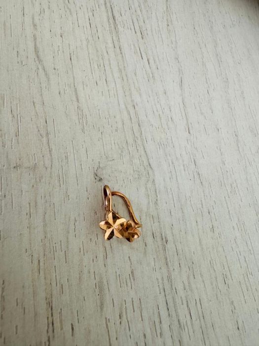 Продам золотые сережки