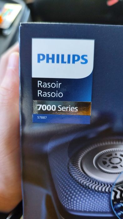 OFERTA! Vând aparat de ras PHILIPS seria 7000 S7887.35 nouă sigilată