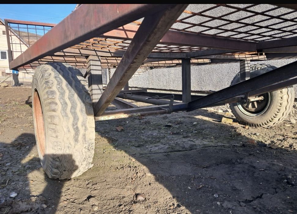 Vand platforma pentru baloti !!