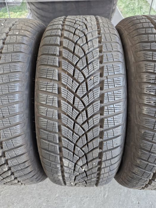 225/55/17 Goodyear 4бр