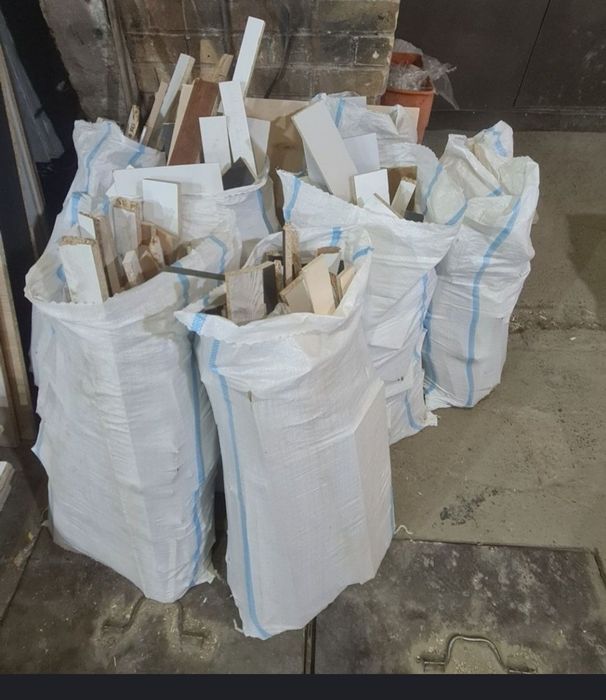 Дрова в мешках на растопку