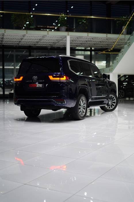 Toyota LC300 в Ташкенте