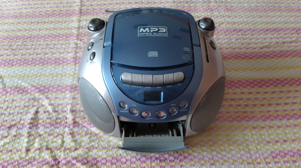 Radio Casetofon Sanyo portabil Retro Boombox