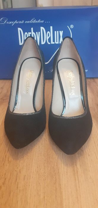 Pantofi de dama deosebiți.