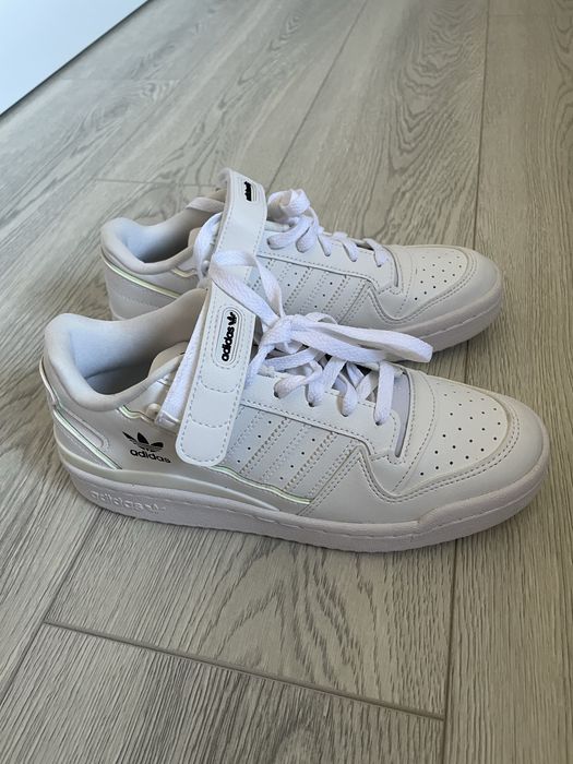 Кецове    Adidas