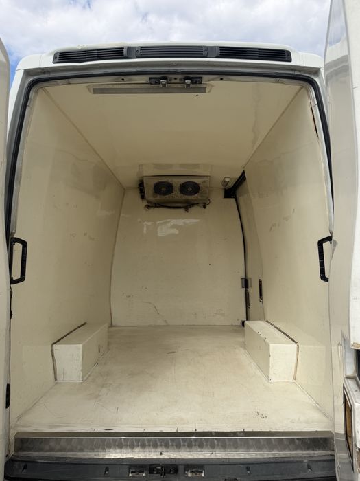 Хладилен бус iveco daily 2.3
