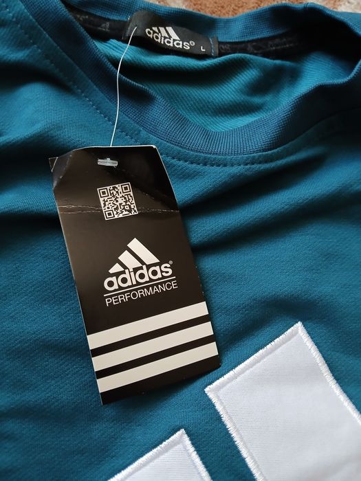 Compleu Adidas pt barbati mărimea L..Nou cu eticheta