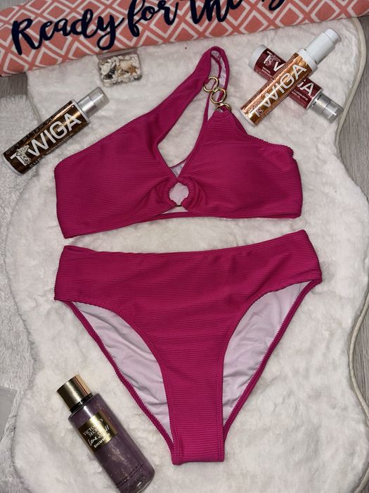 Дамски бански цели и две части