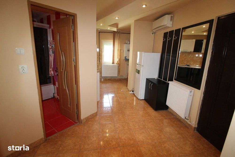 Vând apartament 2 camere în Hunedoara, zona Micro5-Bd. Dacia, et. 3...