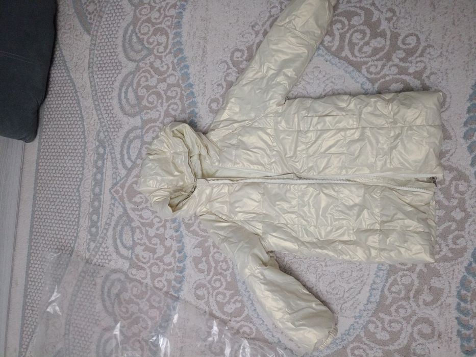 Продам куртку на девочку 110 размер